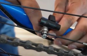  Install the speed sensor magnet on one of the spokes & make sure that the smooth side is facing the speed sensor.